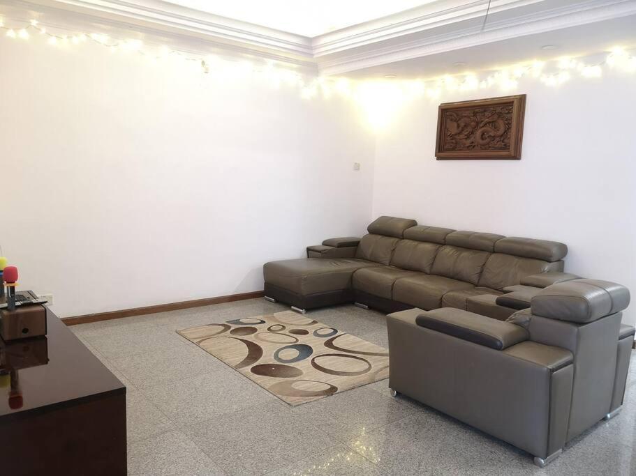 جوهر بهرو Jb City 5 Bedroom Semi-D Near Ksl,Mid Valley ,Berjaya Waterfront المظهر الخارجي الصورة